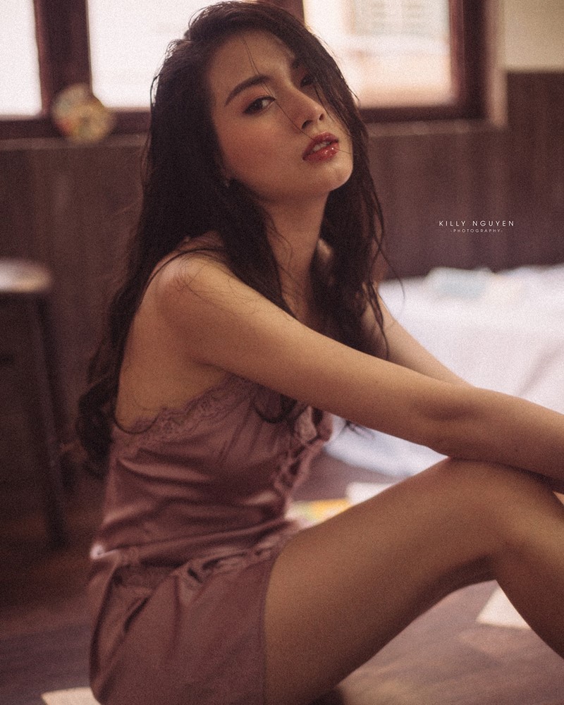 Vietnamese hot model - The beautiful girl in the empty room - Photo by Killy Nguyen - TruePic.net