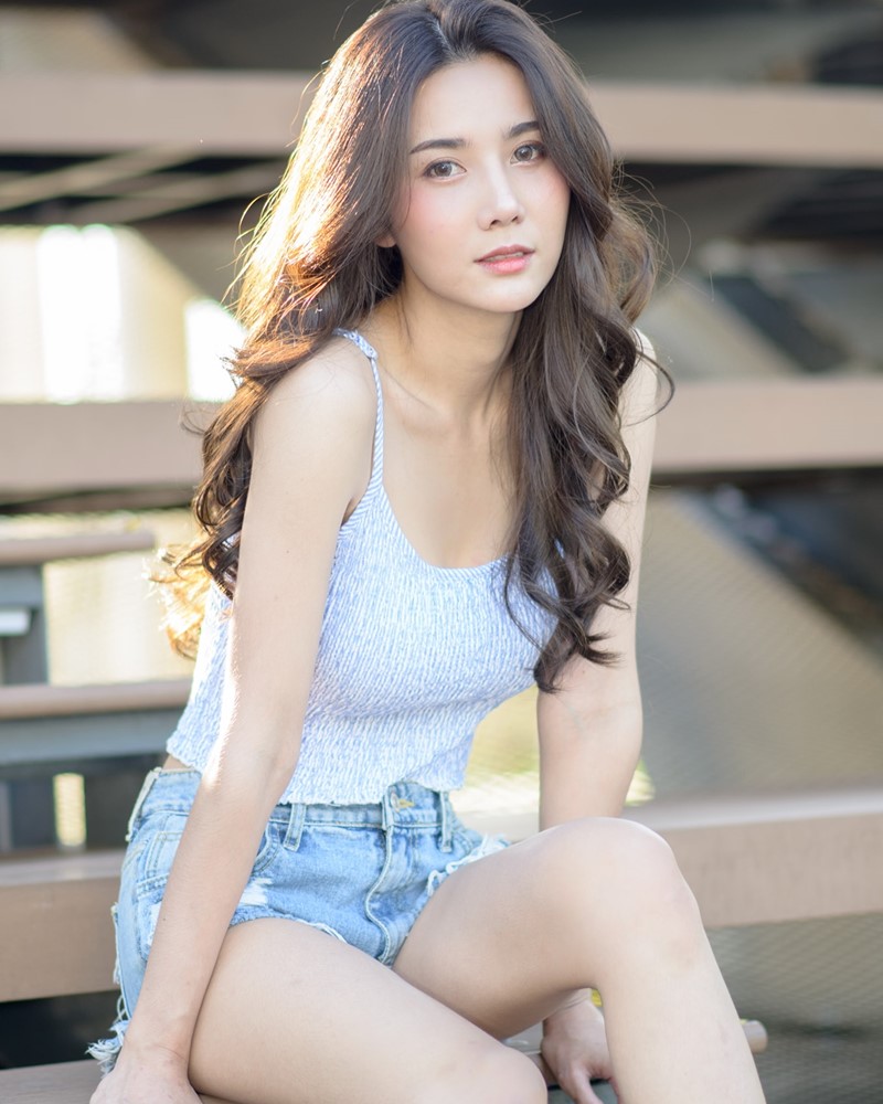 Image-Thailand-Model-Baiyok-Panachon-Cute-White-Crop-Top-and-Short-Jean-TruePic.net