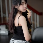 Image Thailand Model - Suneta Ngachalvy - Black Crop Top - TruePic.net