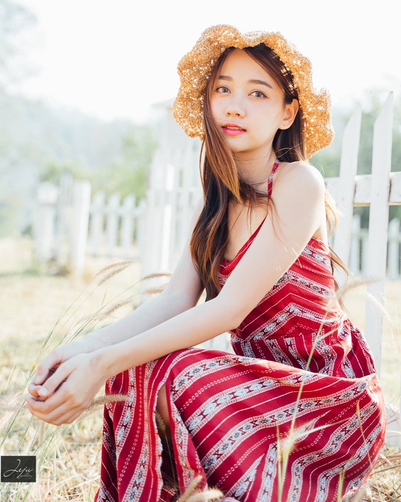 Thailand Cute Model - Fenfern Aeryingsak - Red in Barley - TruePic.net