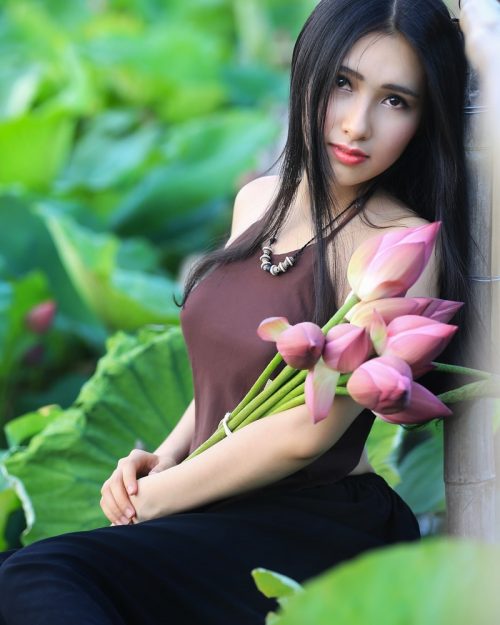 Vietnamese Model - Hong Rubyshi - Beauty Girl and Lotus Flower #1 - TruePic.net